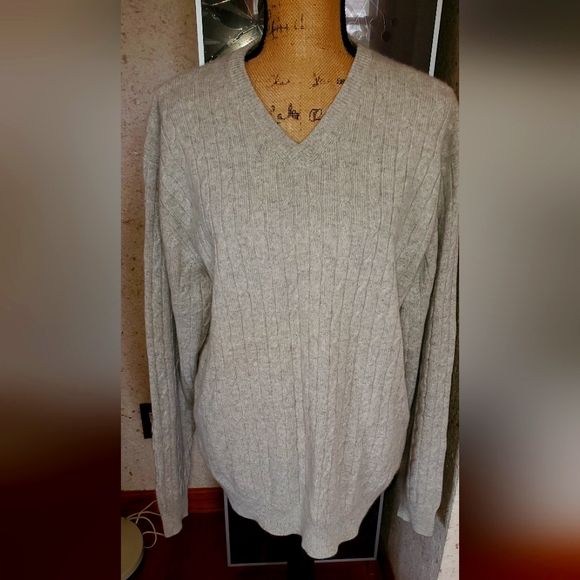 100% Cashmere sweater